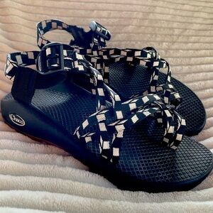Chaco ZX/2 Black and White Cubit Hiking Outdoor Sandals with Adjustable Straps 8